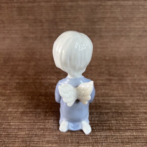 Vintage Praying Angel Figurines – Blue & White Ceramic Boy & Girl – Japan VTG - Picture 9 of 16